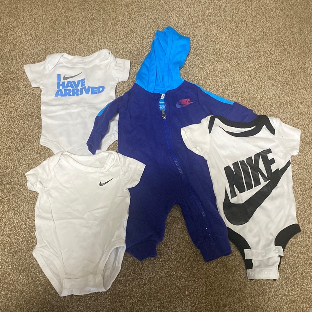 Baby Nike Bundle! 0-3 months